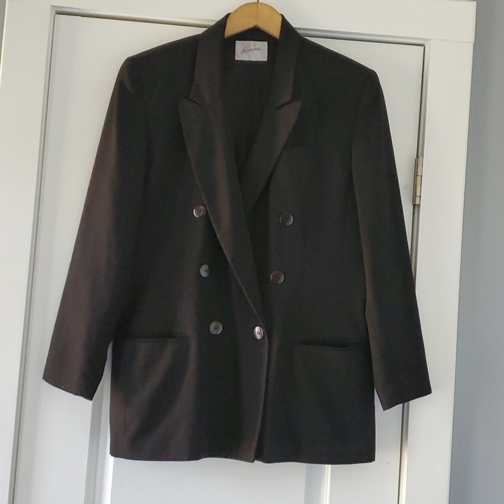 Jacqueline Ferrar black blazer!